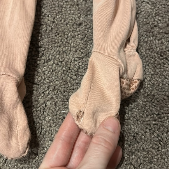 L’oved baby cream and mauve button front footies 3/6m and 6/9m - Picture 4 of 6